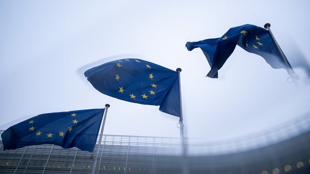 Brüsszel továbbra is a háború finanszírozásának növelését sürgeti – éppen akkor, amikor Kijevben egymást érik a korrupciós botrányok