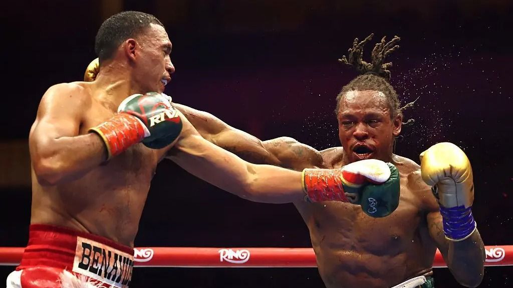 David Benavidez tovább öregbítette a hírnevét, ezúttal hét menetre volt szüksége a győzelemhez és a címvédéshez 