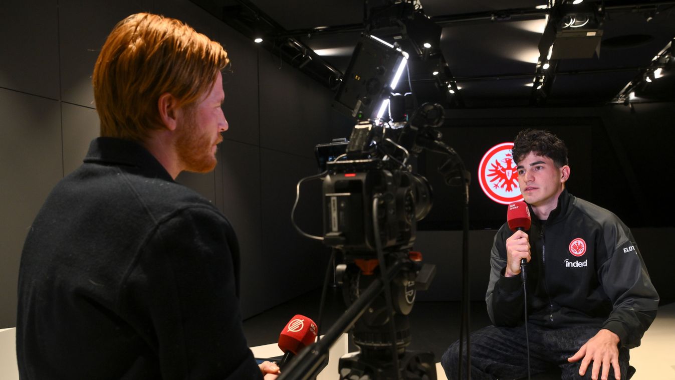 Ifjabb Lisztes Krisztián
Frankfurt, 2025. január 23.
Ifjabb Lisztes Krisztián, korábban a Ferencvárosi TC, jelenleg a német Eintracht Frankfurt játékosa nyilatkozik Bogdán Ádámnak, korábbi válogatott kapusnak, a közmédia szakértőjének a labdarúgó Európa-l