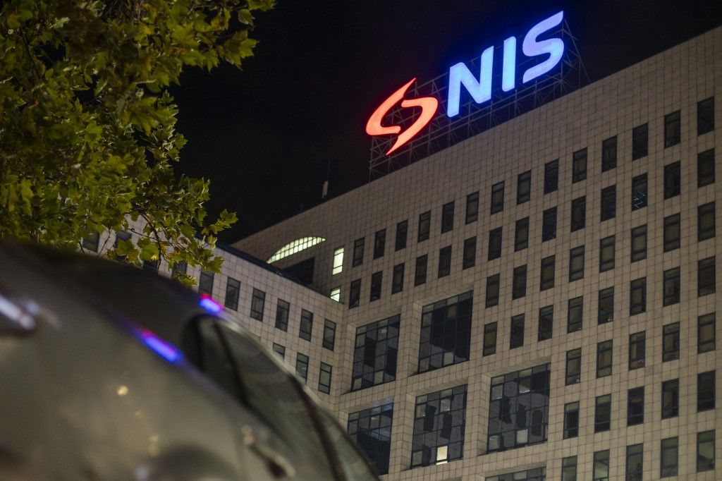 Bajban a Szerbiai Kőolajipari Vállalat (Fotó: AFP)