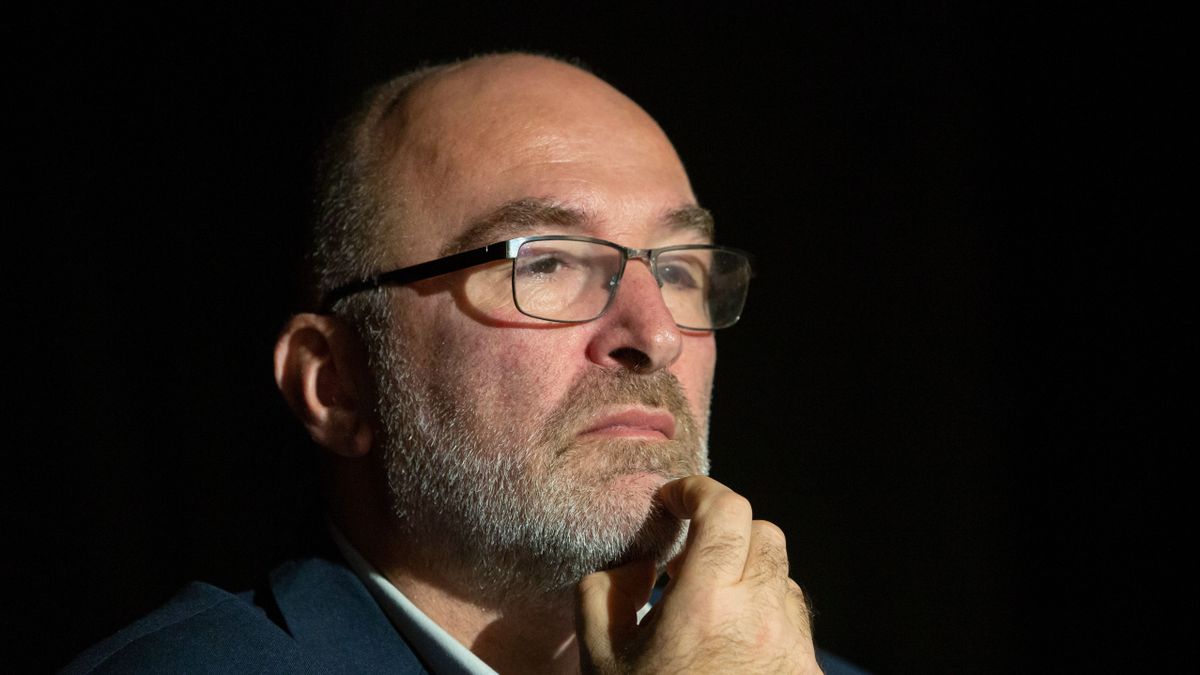 Egyre jobban fogy a levegő Pikó András körül, a lemondását követelik + videó