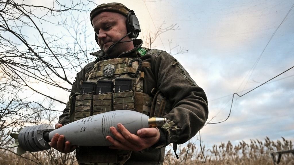 A serviceman of Ukraine's Khyzhak Patrol Police Special Unit carries a mortar shell while on a mission near Toretsk in the Donetsk region, Ukraine, on December 20, 2024. (Photo by Ukrinform/NurPhoto) (Photo by Dmytro Smolienko / NurPhoto via AFP)