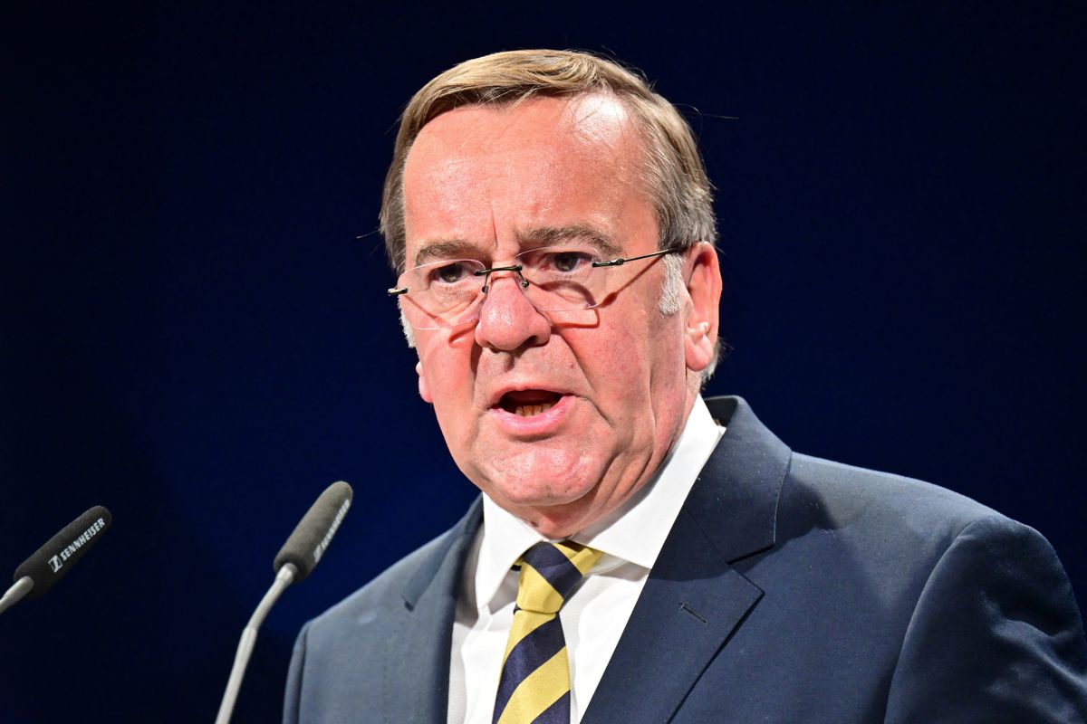 A német hadügyminiszter beismerő vallomást tett 