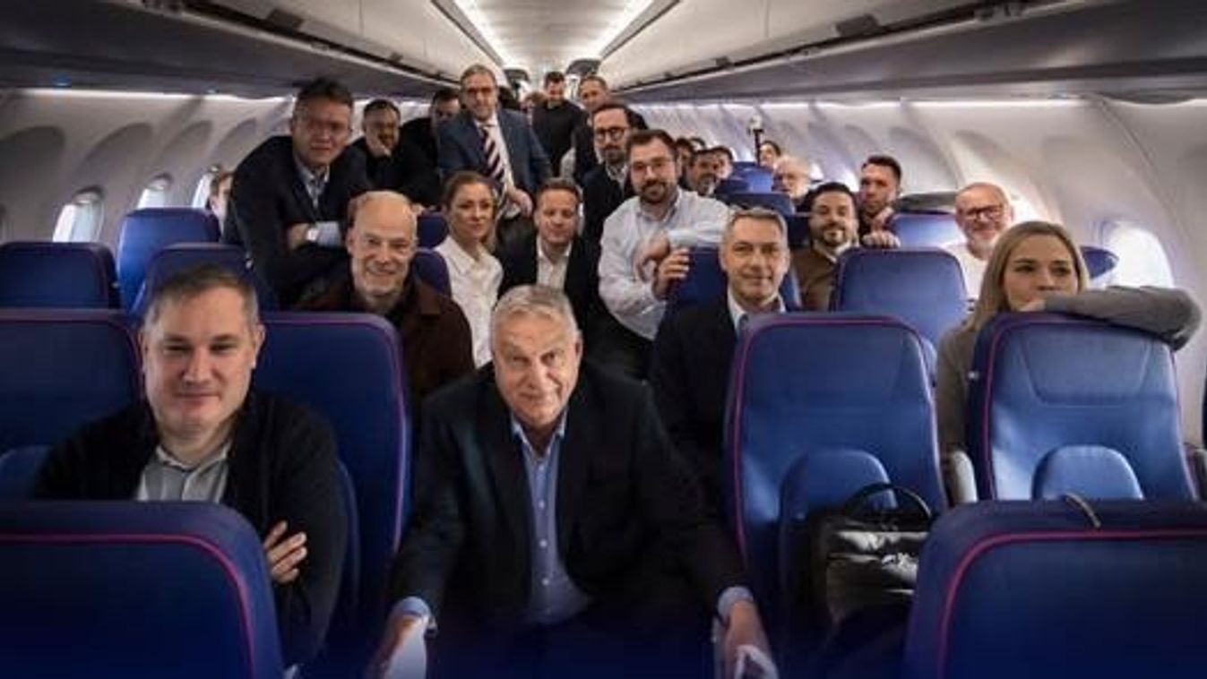 A magyar delegáció az Airbus 321XLR fedélzetén