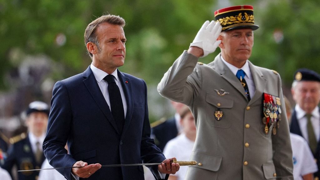 Macron háborús pályára állítja Franciaországot