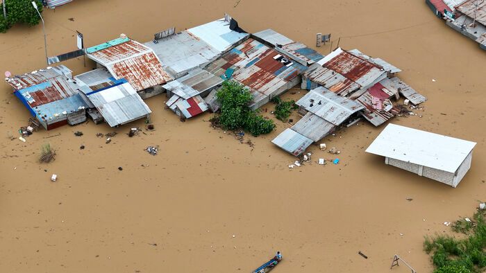 Fülöp-szigetek - Áradások a Fung-wong szupertájfun által okozott heves esőzések után