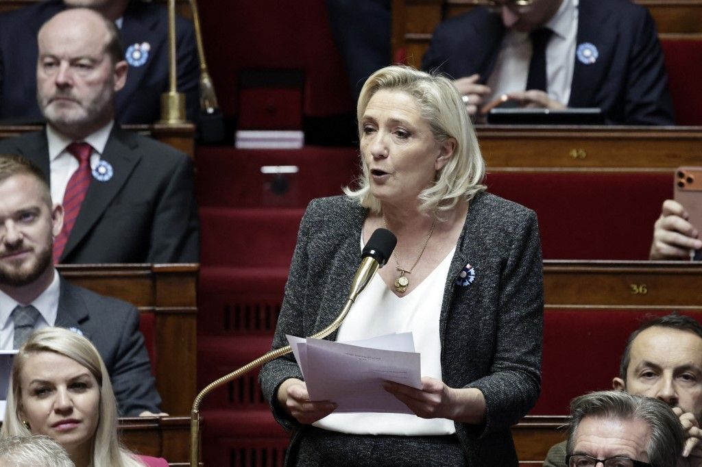Marine Le Pen is kiállt Bardella mellett
