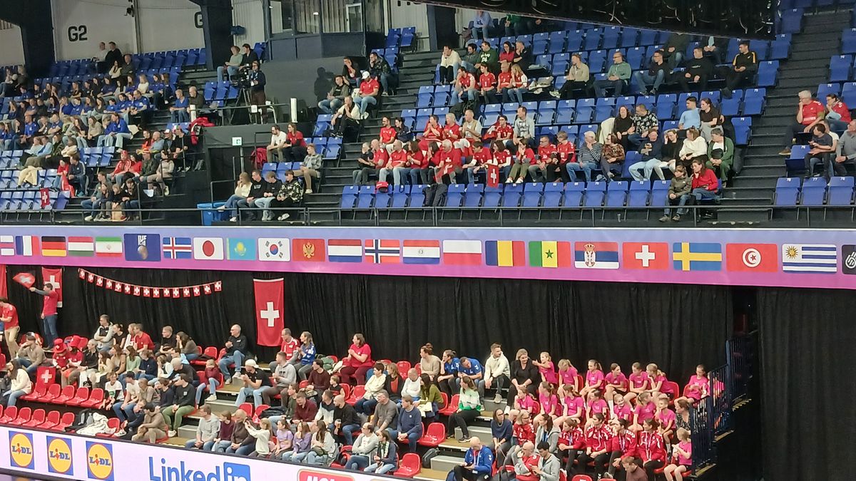 A svájci női kézilabda-válogatott komoly támogatást kapott a lelátóról