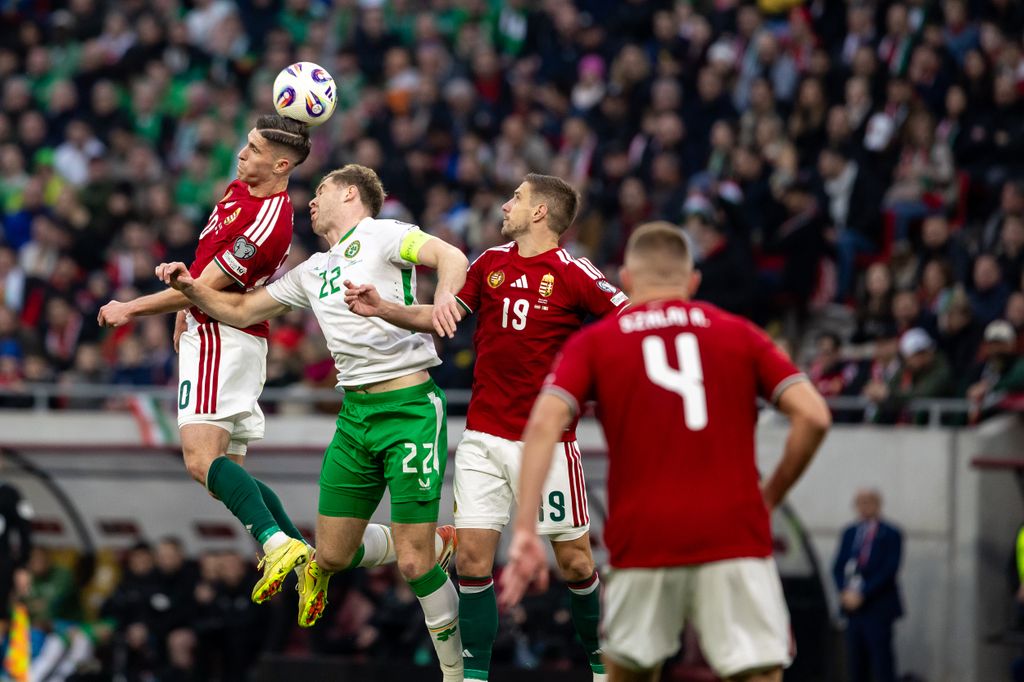 Szalai Attila (négyesben) sárgát kapott az írek ellen, eltiltott lesz a vb-pótselejtezőn, ami nehezíti Marco Rossi dolgát