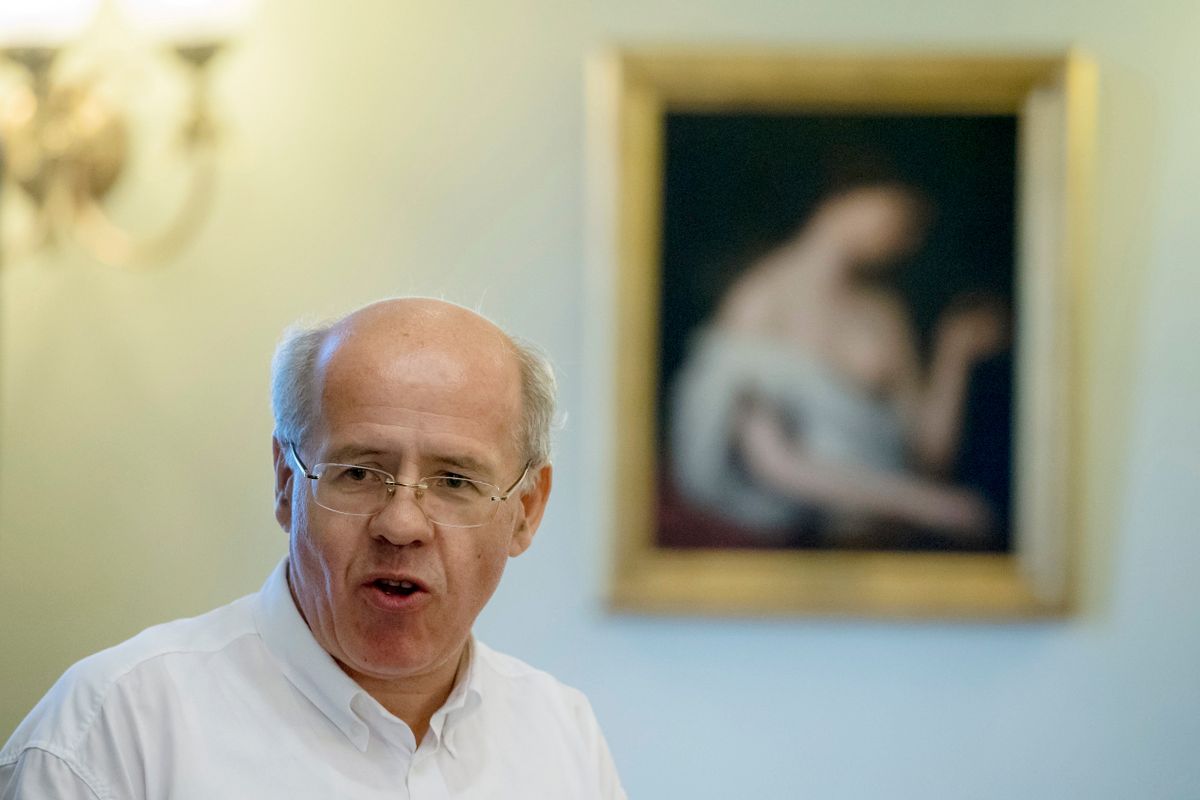 Budapest, 2016. október 17.
Tölgyessy Péter jogász, politológus, az SZDSZ egykori elnöke, az MTA Társadalomtudományi Központjának tudományos munkatársa Az 1956-os forradalom és szabadságharc hatása a magyar rendszerváltoztatásra címû konferencián a Magyar Tudományos Akadémián (MTA) 2016. október 17-én. A konferenciát a Demokratikus Átalakulásért Intézet rendezte az 1956-os forradalom és szabadságharc 60. évfordulója alkalmából.
MTI Fotó: Koszticsák Szilárd