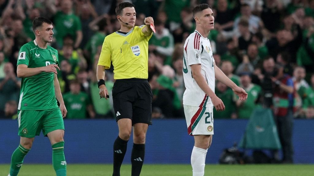 Sallait szeptemberben törlesztés miatt állították ki az írek elleni, Dublinban rendezett vb-selejtezőn