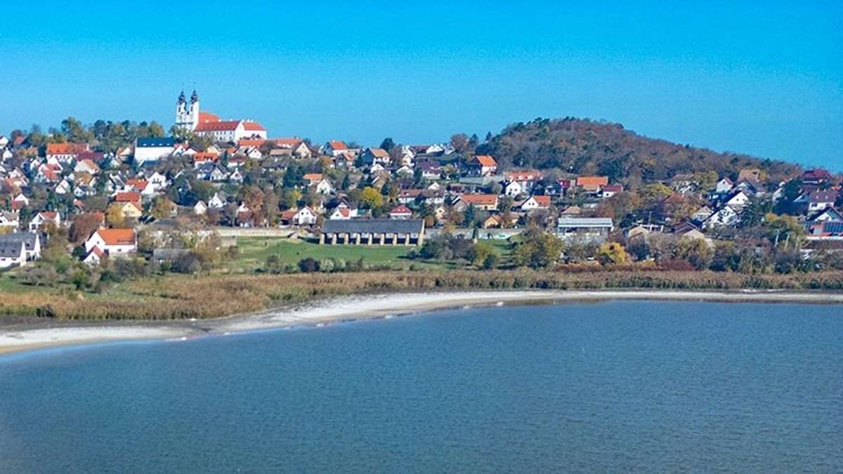 Eddig soha nem látott tájkép tárul elénk a Balaton egyik legszebb helyén + fotók