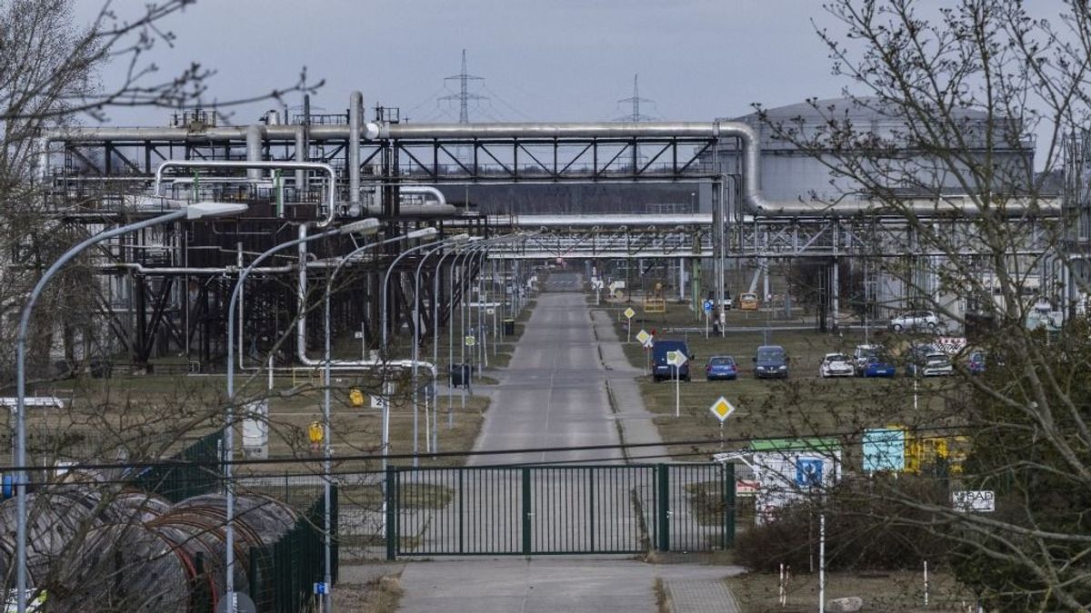 Orosz olajfinomítóra mért csapást Ukrajna + videó