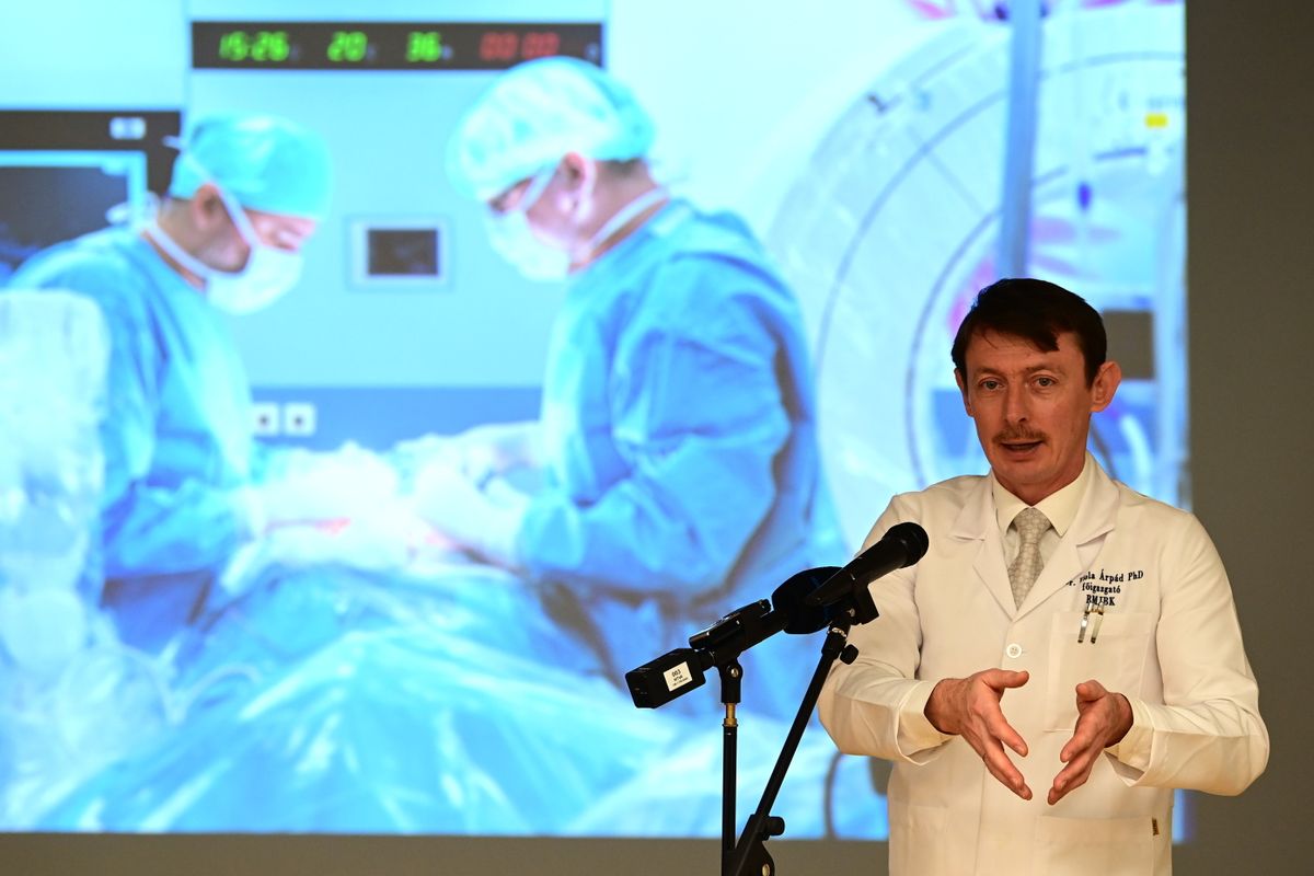Viola Árpád, az első magyarországi robotasszisztált gerincsebészeti beavatkozást végző idegsebész (Fotó: MTI/Kovács Attila)(Fotó: Kovács Attila / MTI)