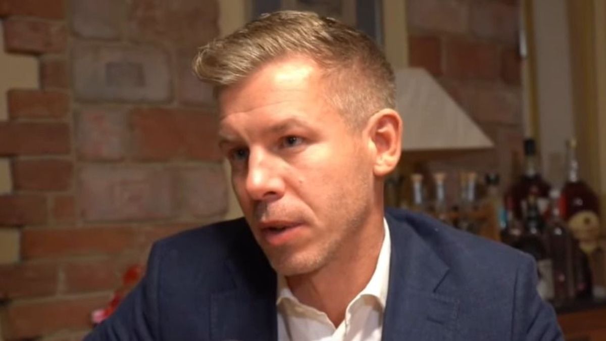 Magyar Péternek csak az arcát kell figyelni ezen az új felvételen, amit Menczer Tamás osztott meg róla