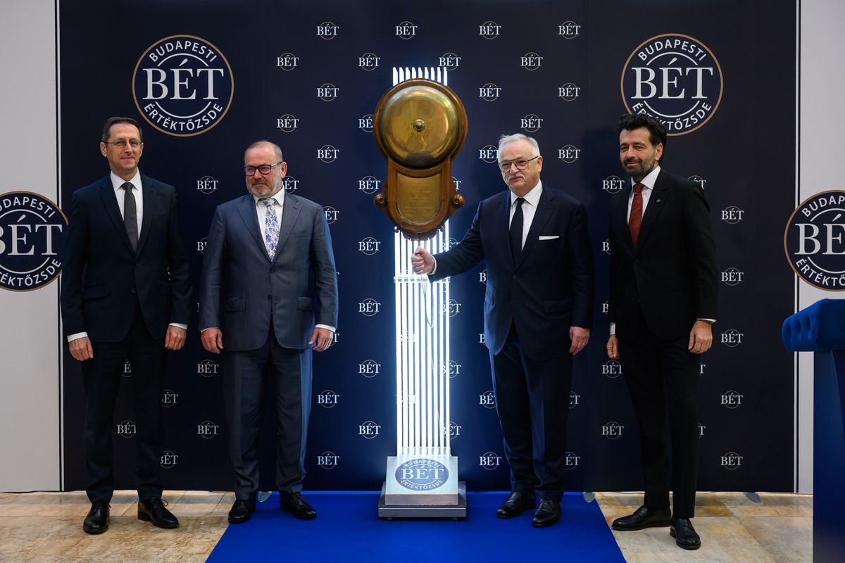 A képen balról jobbra: Varga Mihály, Lantos Csaba, Hernádi Zsolt és Tóth Tibor. /Fotó: BÉT