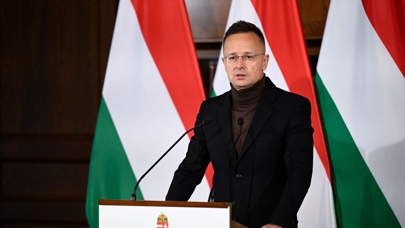 Szijjártó Péter külgazdasági és külügyminiszter sajtótájékoztatót tart a Karmelita kolostorban 2025. november 5-én (Fotó: MTI/Bodnár Boglárka)