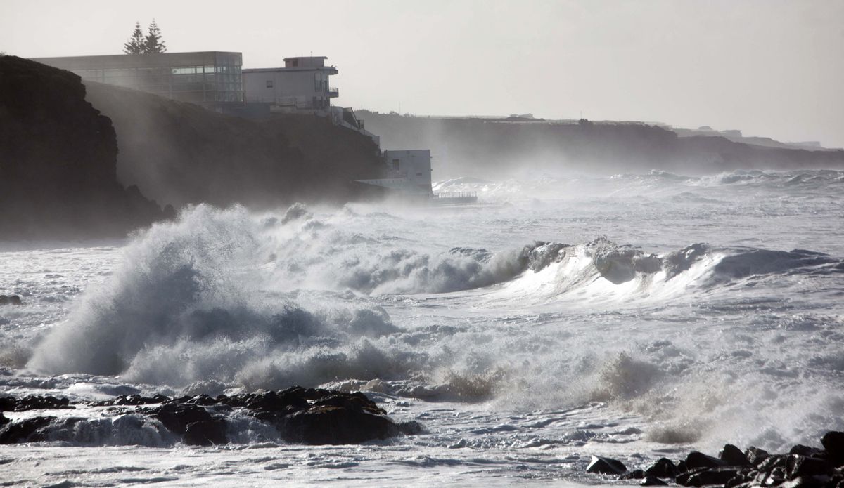 Waves buffet the coastline during bad weather on the Spanish Canary Island of Tenerife on November 29, 2014. The Spanish Meteorology Agency (AEMET) has issued red alerts in five of the seven Canary Islands for strong winds of up to 130km/h. Red severe weather warnings are in force in El Hierro, Gran Canaria, La Gomera, La Palma y Tenerife. AFP PHOTO/ DESIREE MARTIN (Photo by DESIREE MARTIN / AFP)