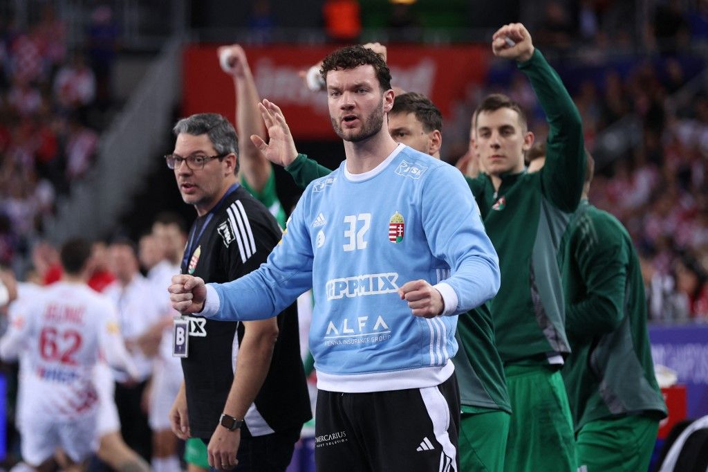Hungary's goalkeeper #32 Kristof Palasics (C) reacts from the bench during the Men's Handball World Championship quarter-final match between Croatia and Hungary at the Arena Zagreb in Zagreb on January 28, 2025. (Photo by Damir SENCAR / AFP)