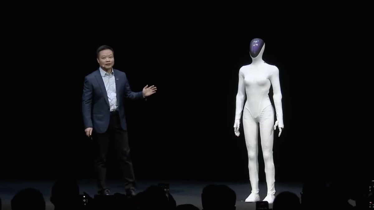 Túl jól sikerült a női robot, a bemutatón fel kellett vágni