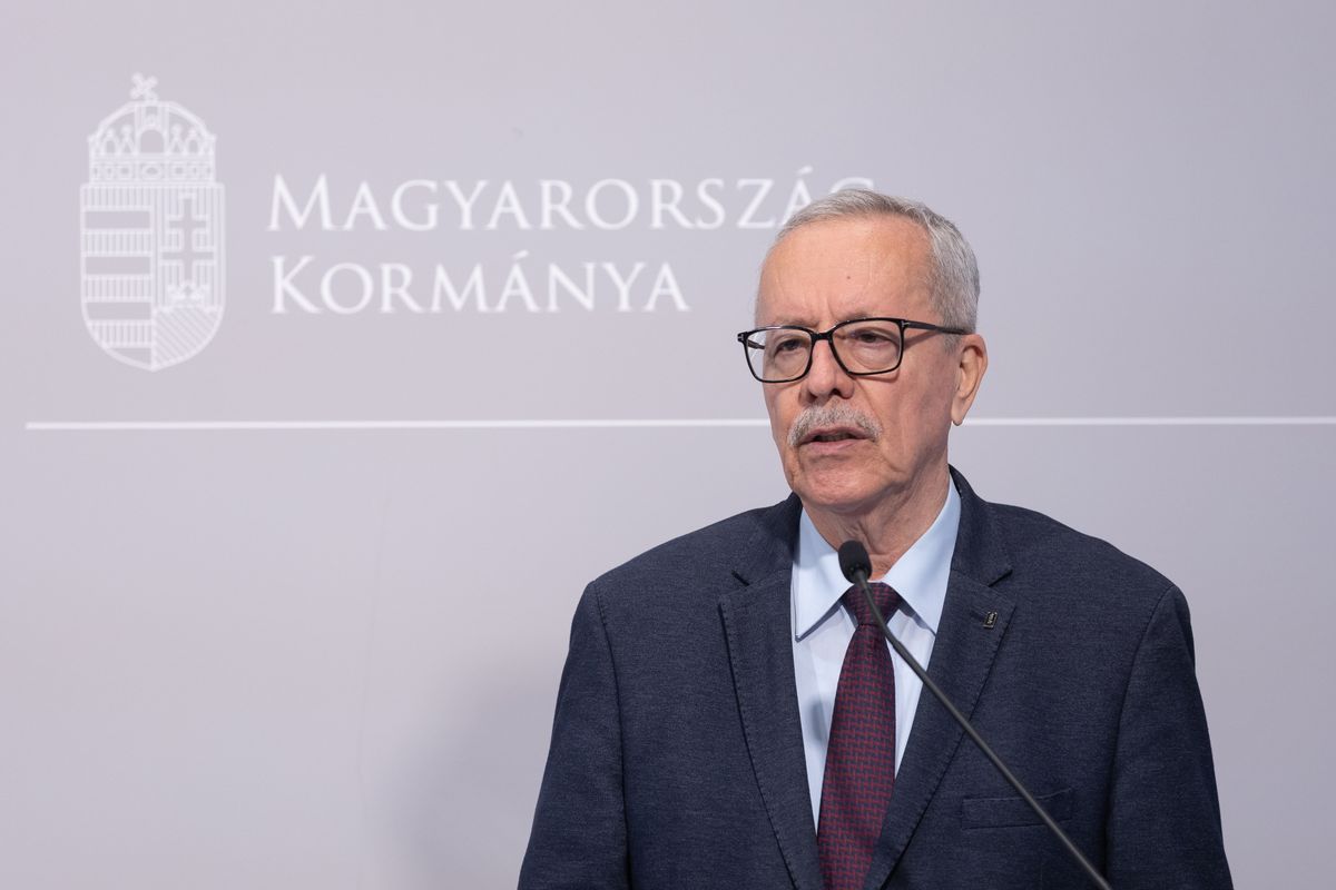 Budapest, 2025. szeptember 9.
Bakondi György, a miniszterelnök belbiztonsági főtanácsadója Az illegális bevándorlás aktualitásai címmel tartott sajtótájékoztatón a Miniszterelnökségen 2025. szeptember 9-én.
MTI/Kocsis Zoltán