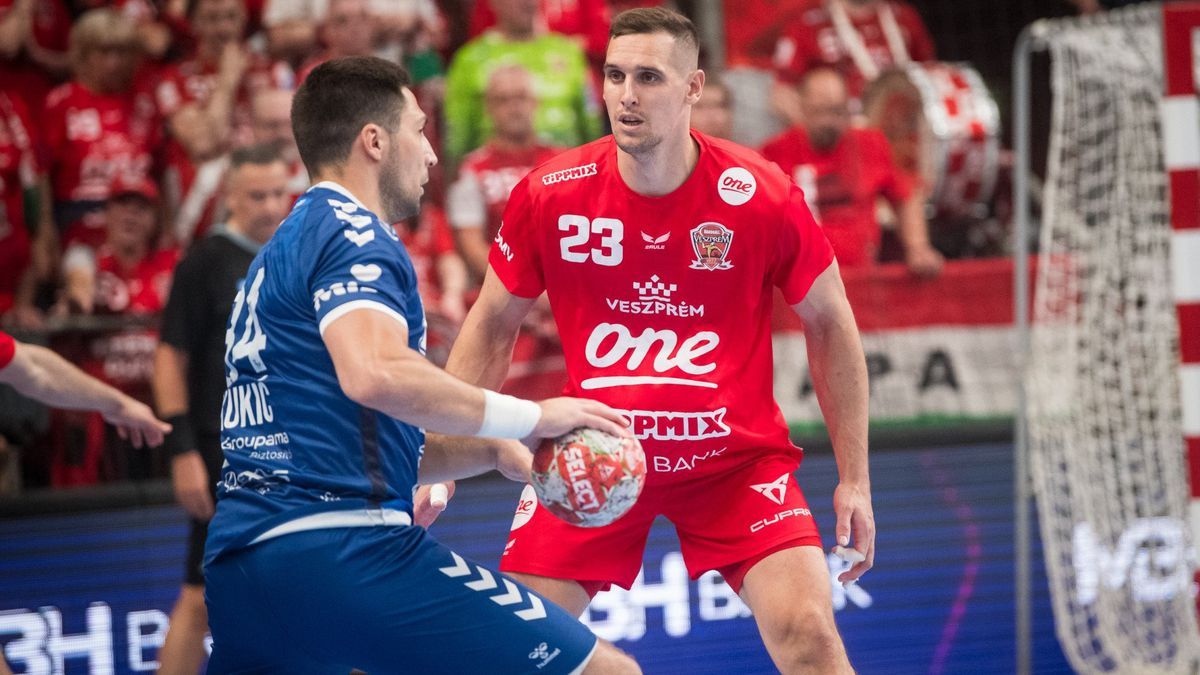 A bajnoki szezon egyik legjobban várt kézilabda-mérkőzését rendezik szombaton 16.45-től a Pick Arénában, ahol az OTP Bank-Pick Szeged a One Veszprémet fogadja. A két Bajnokok Ligája-résztvevő csapat összecsapása minden idény kiemelt eseménye, most is telt ház és parázs hangulat várható.