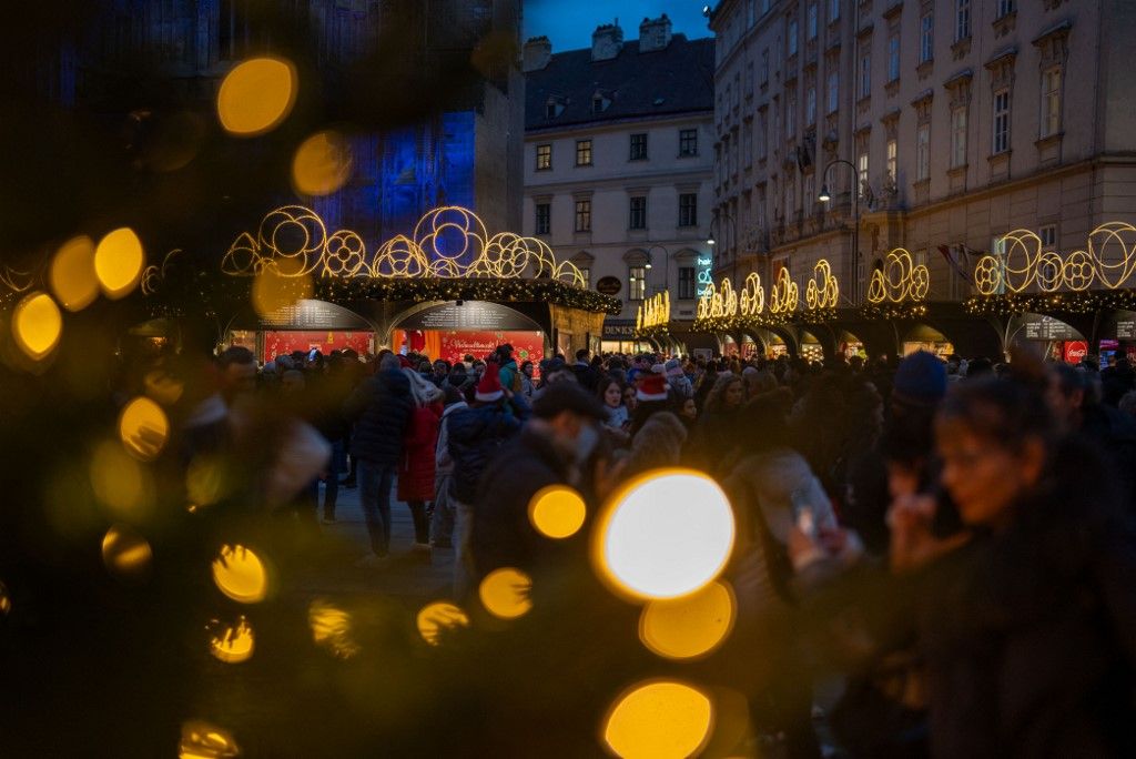 Vannak olyanok, akiknek a munka karácsonykor sem áll le. /Fotó: GEORG HOCHMUTH / APA-PictureDesk