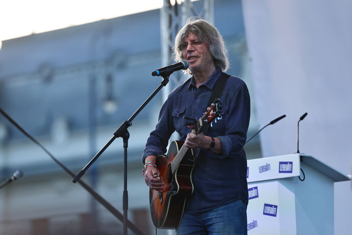 20250921 Budapest
Demonstrációt szervezett a Loupe Színházi Társulás Szabad közterekért és tiszta közbeszédért címmel.
Fotó: Kurucz Árpád (KA)
MW
képen: Bródy János zeneszerző