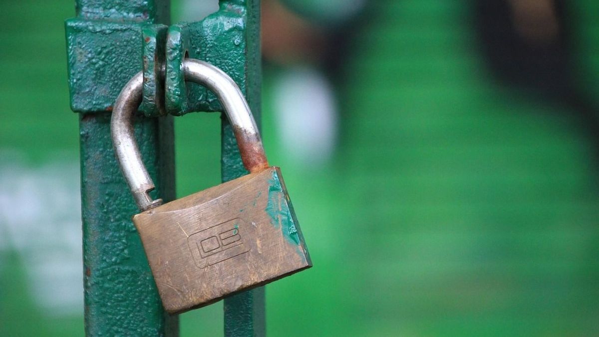 Különös alakok lófrálnak a magyar településen, figyelmeztet az önkormányzat