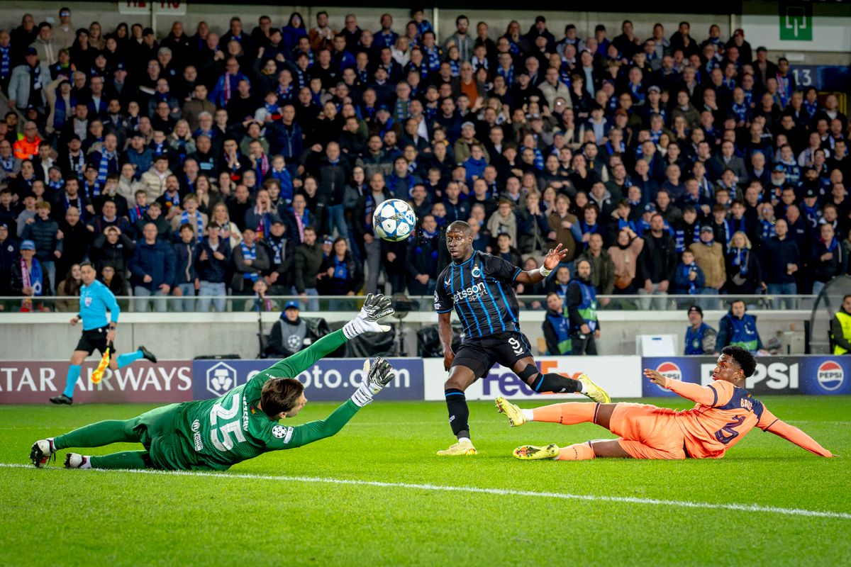 Carlo Forbs megszerzi a Club Brugge második gólját a Barcelona elleni BL-meccsen