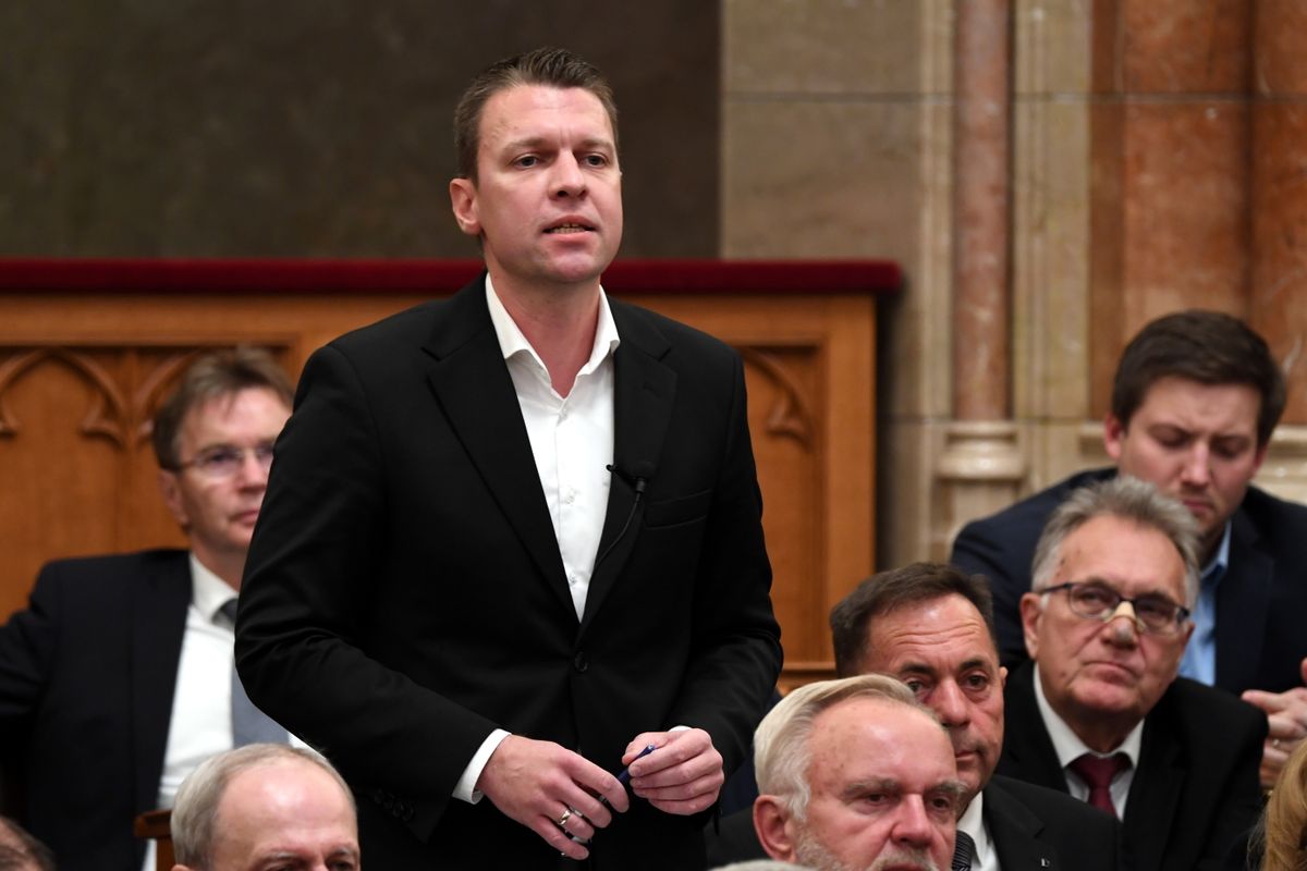 Budapest, 2025. október 20.
Menczer Tamás, a Fidesz képviselője azonnali kérdést tesz fel az Országgyűlés plenáris ülésén 2025. október 20-án.
MTI/Kovács Attila