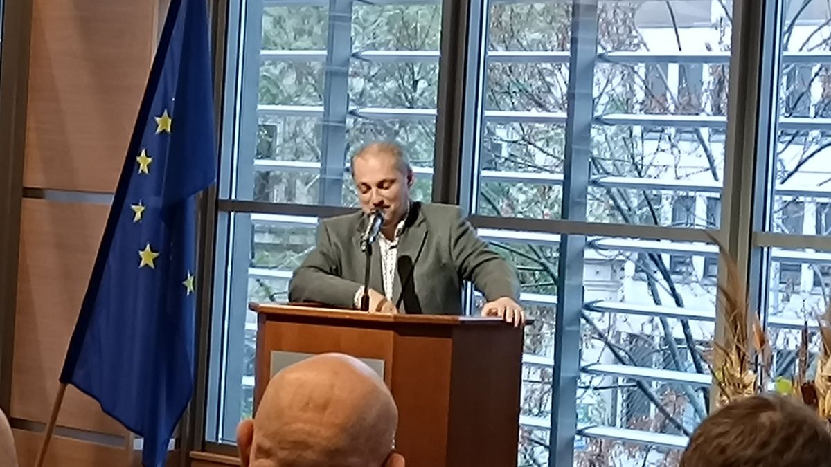 Hajdú B. István vicces anekdotával vezette fel a beszédét.