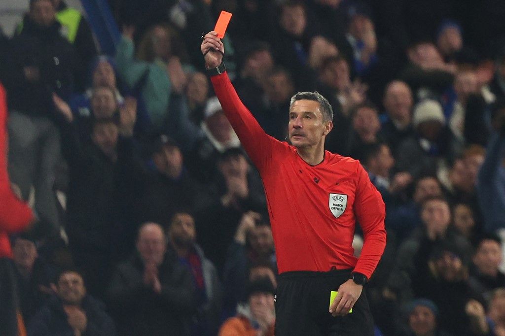 A szlovén bíró kiállította Arajuót, és ezt nem tudta a barcelona elviselni, simán kikapott Londonban