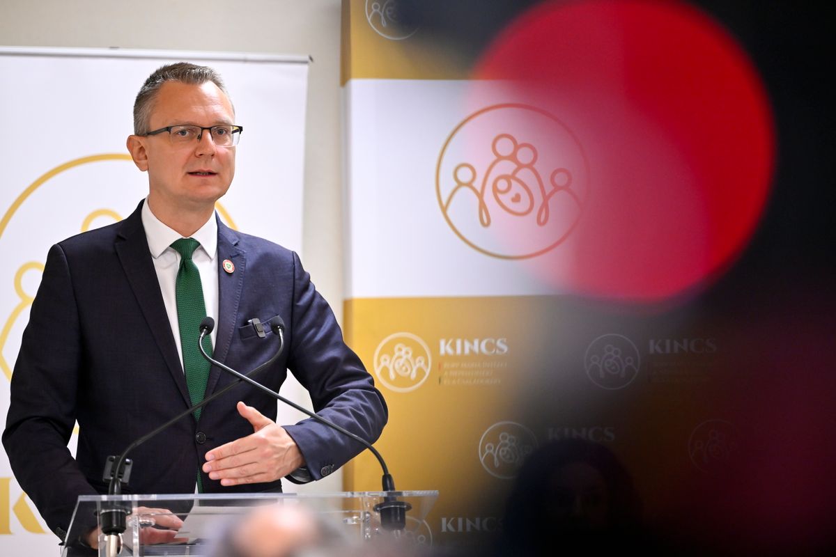 Budapest, 2025. november 11.
Rétvári Bence, a Belügyminisztérium parlamenti államtitkára a Várandósgondozás felsőfokon - 110 éves a védőnői szolgálat című műhelykonferencián a Kopp Mária Intézet a Népesedésért és a Családokért (KINCS) budapesti székházában 2025. november 11-én.
MTI/Hegedüs Róbert