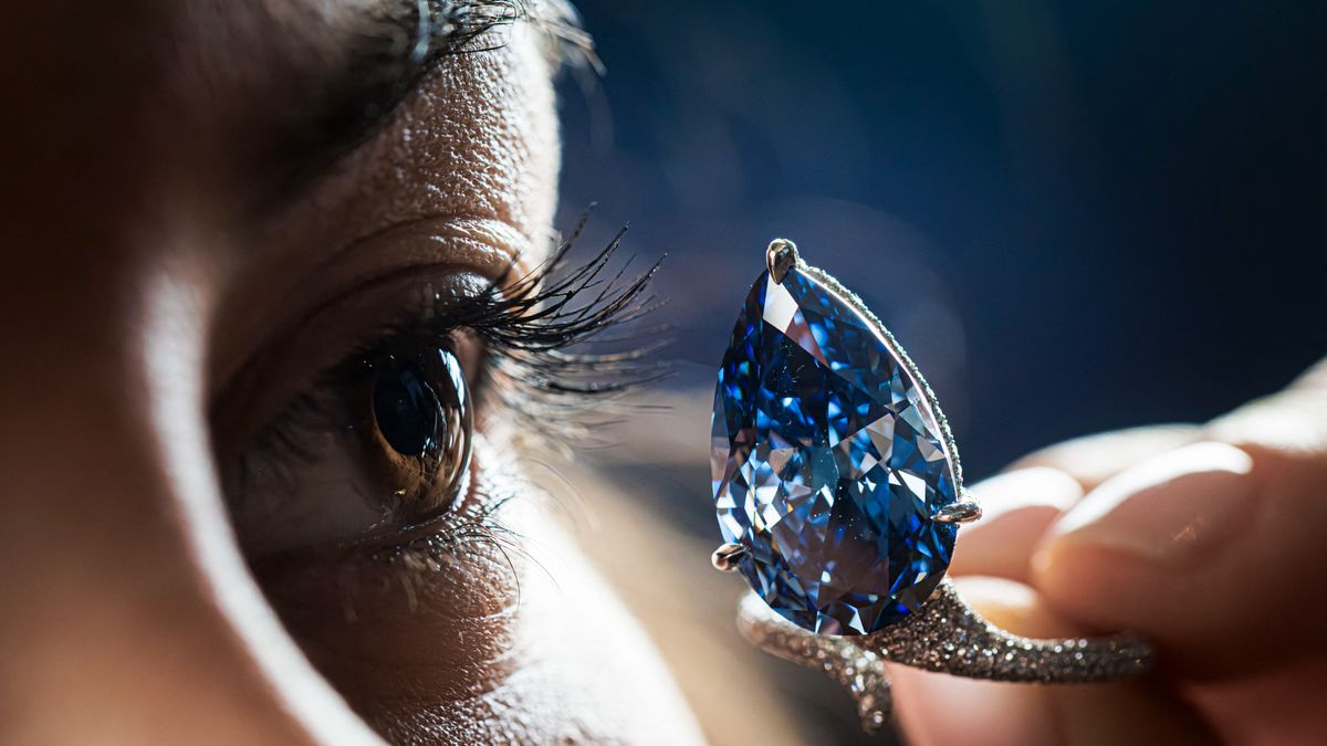 Elképesztő összegért kelt el a világ egyik legdrágább gyémántja