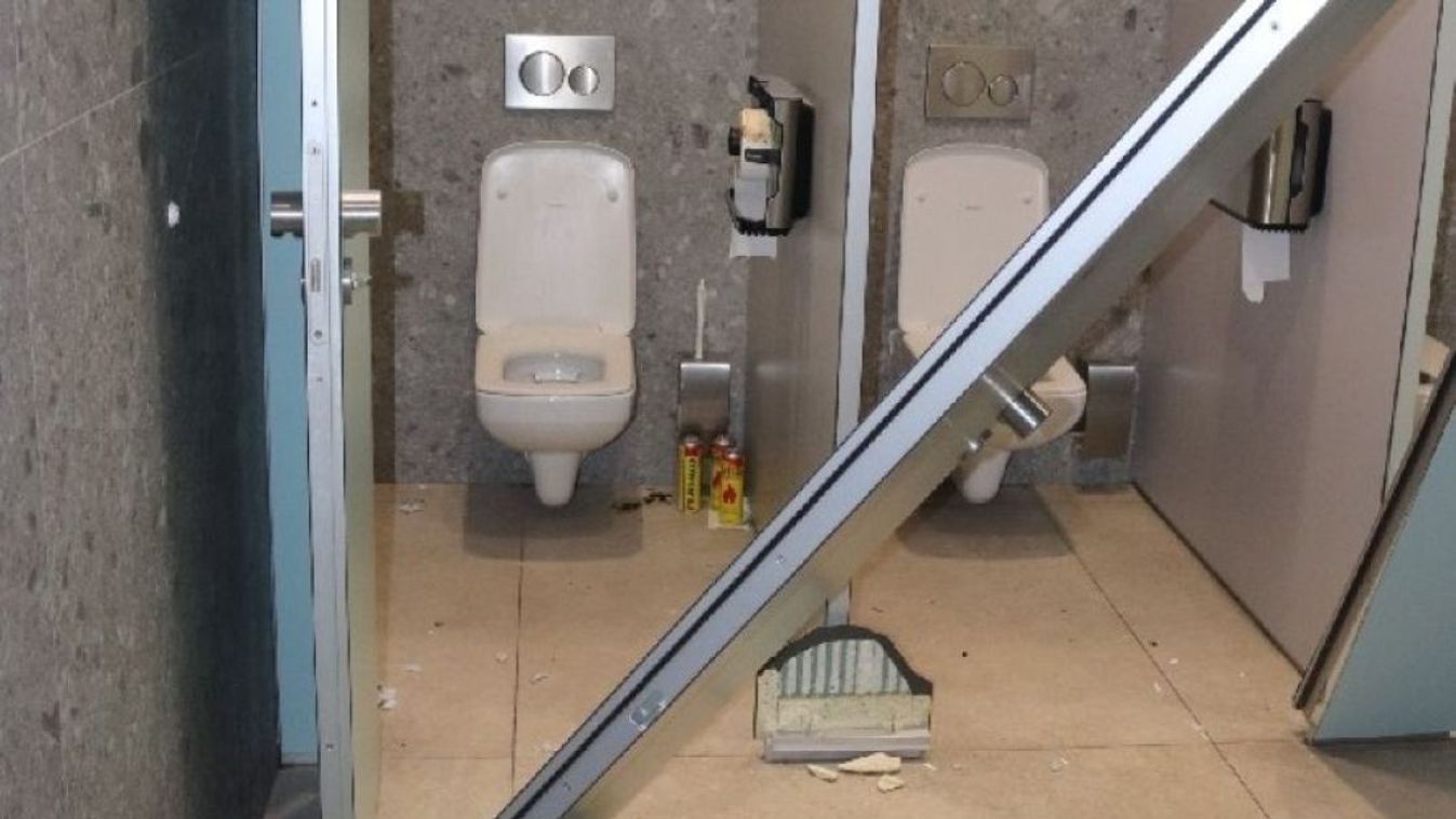 El akart szállni a töltőgáztól, végül magára robbantotta a pláza vécéjét