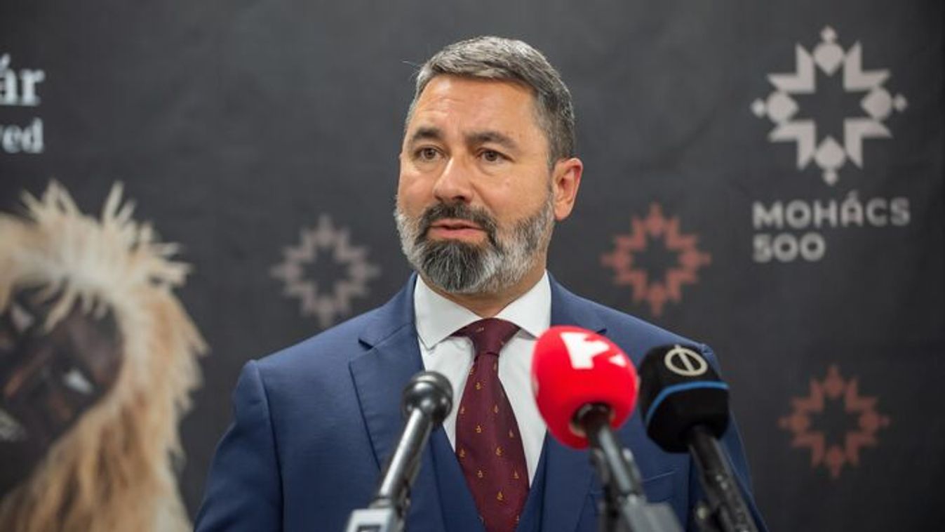 Balazs Hidveghi, parliamentary state secretary of the Prime Minister’s Cabinet Office, at a press briefing before the governing parties’ nationwide tour forum at the Selyemgyar Cultural District in Mohacs on November 21, 2025. (Source: MTI /Tamas Kacsur)
