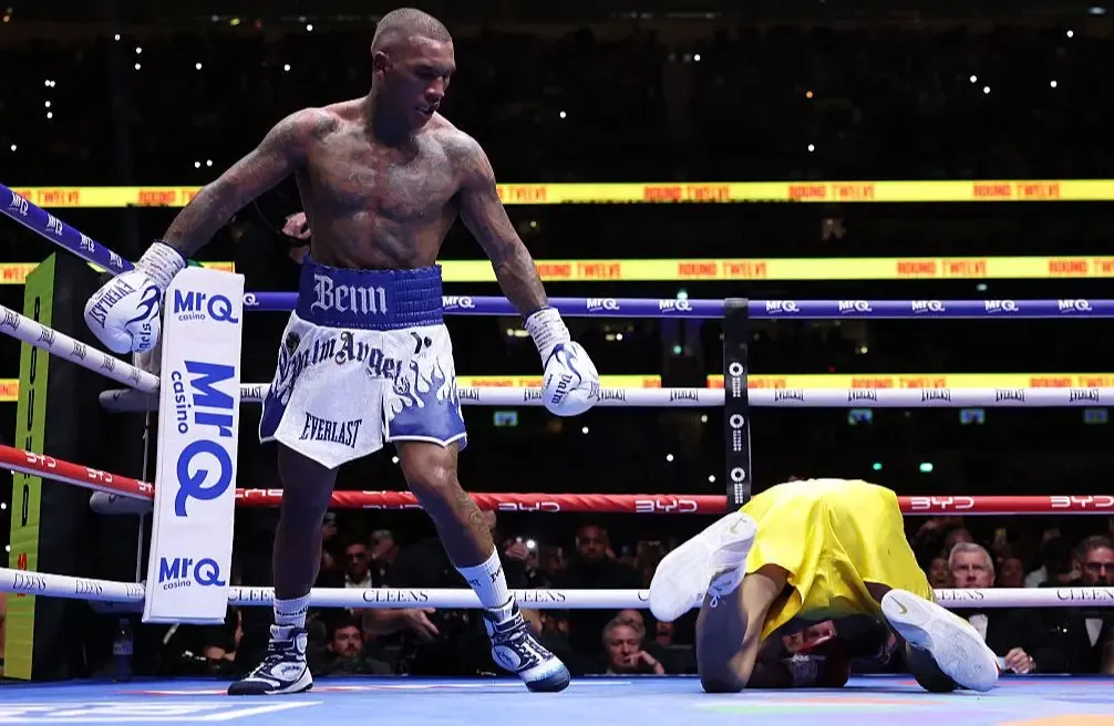 Szombat éjjel fordult elő először, hogy egy Benn padlóra küldött egy Eubankot: Conor Benn kétszer is megtette