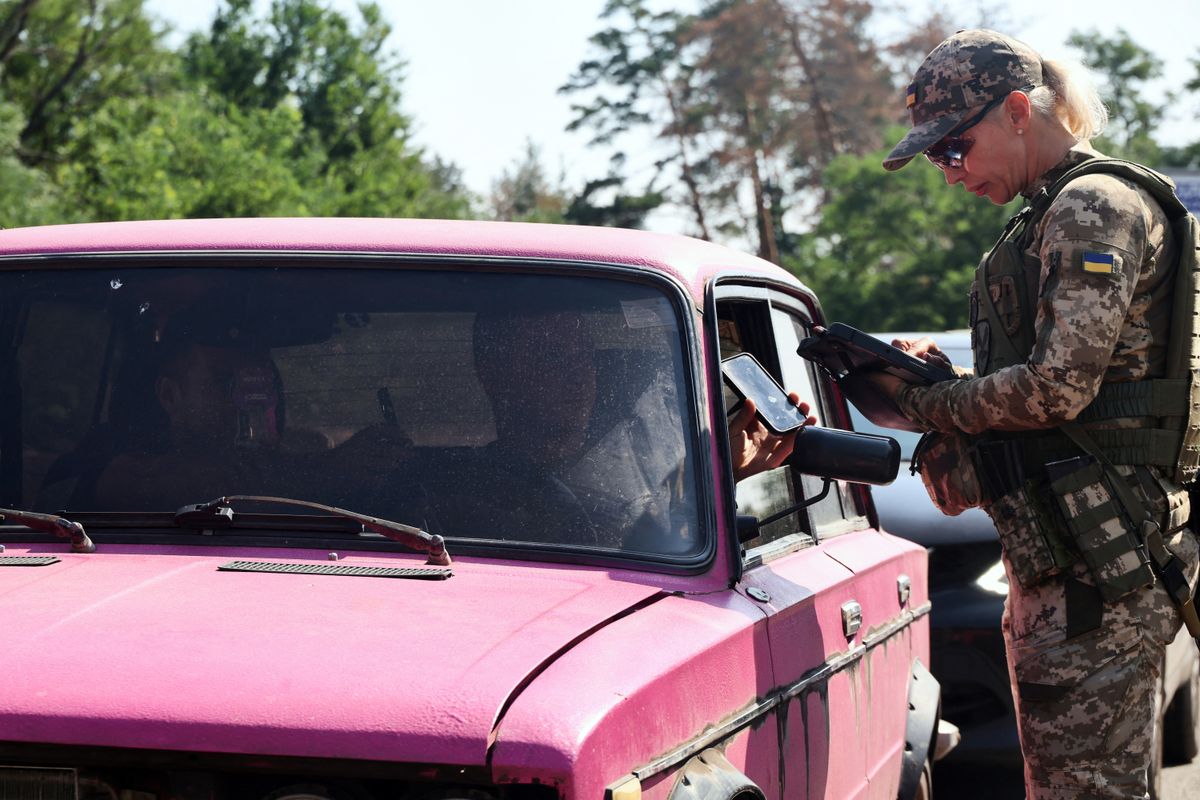 A határőrök riasztották a rendőrséget, hogy hadköteles férfiak akarták átlépni a határt