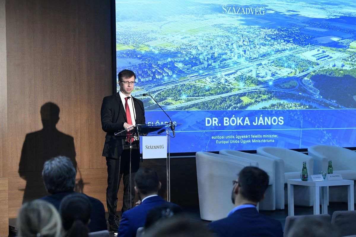 Bóka János európai uniós ügyekért felelős miniszter beszédet mond a Századvég Vidék Konferencia 2025 rendezvényén a Larus Étterem és Rendezvényközpontban 2025. október 16-án (Fotó: MTI/Soós Lajos)