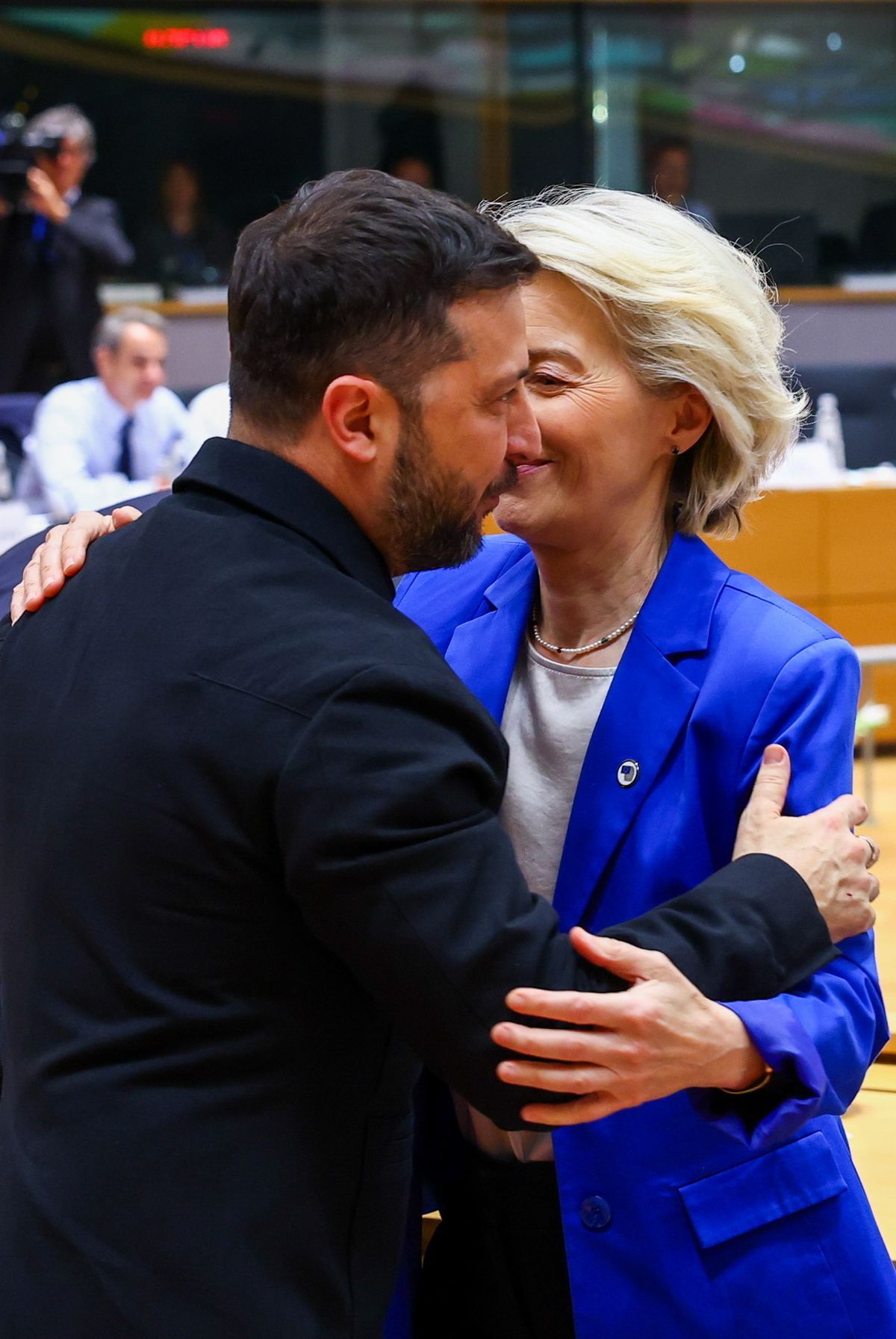 Brüsszel, 2025. október 23.
Ursula von der Leyent, az Európai Bizottság elnöke (j) üdvözli Volodimir Zelenszkij ukrán elnököt az EU-tagországok állam-, és kormányfőinek csúcstalálkozóján Brüsszelben 2025. október 23-án.
MTI/EPA/Reuters pool/Yves Herman