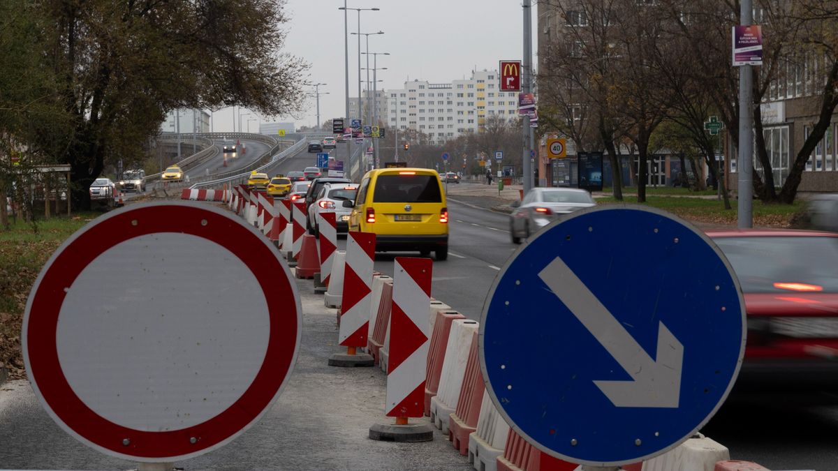 Jelentős forgalomkorlátozásra kell számítani Budapesten a nemzeti ünnep miatt