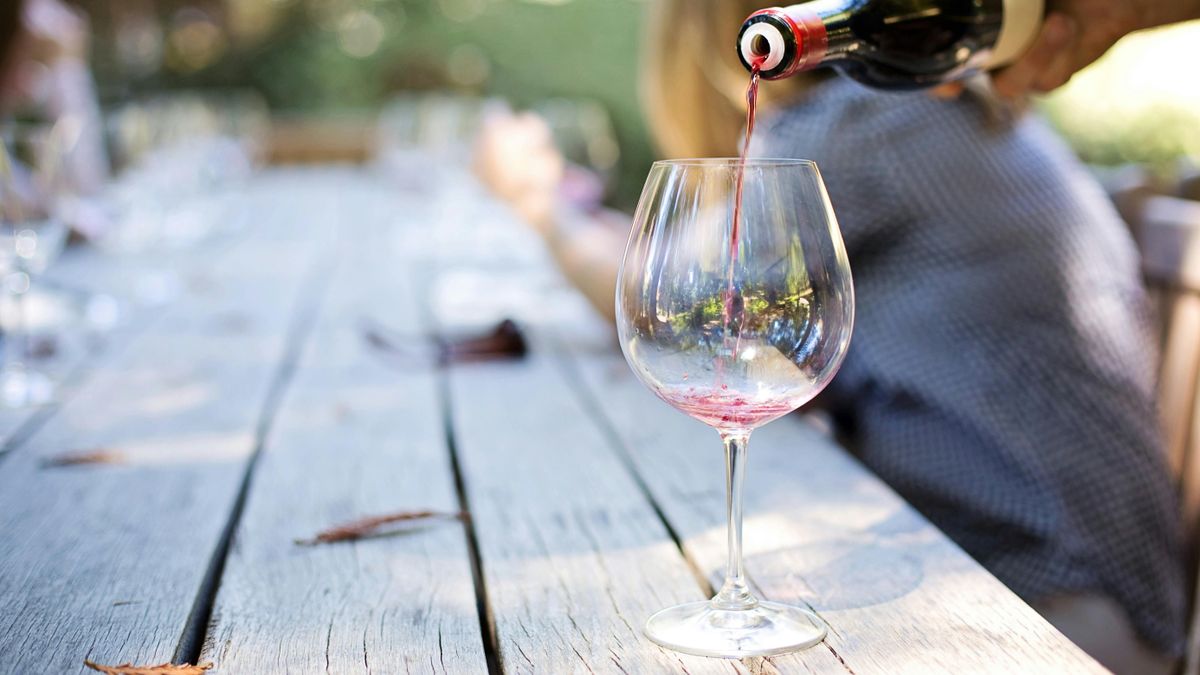 Vita lett abból, hogy ki ivott meg több bort, halál lett a vége