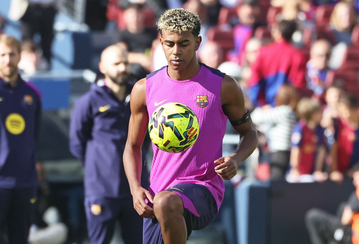 Lamine Yamal trains during the training session at the Spotify Camp Nou, which opens its doors for the first time since the start of the stadium renovation, as a pilot test for the return of football to the Blaugrana home ground, in Barcelona, Spain, on November 7, 2025. (Photo by Joan Valls/Urbanandsport/NurPhoto) (Photo by Urbanandsport / NurPhoto via AFP)