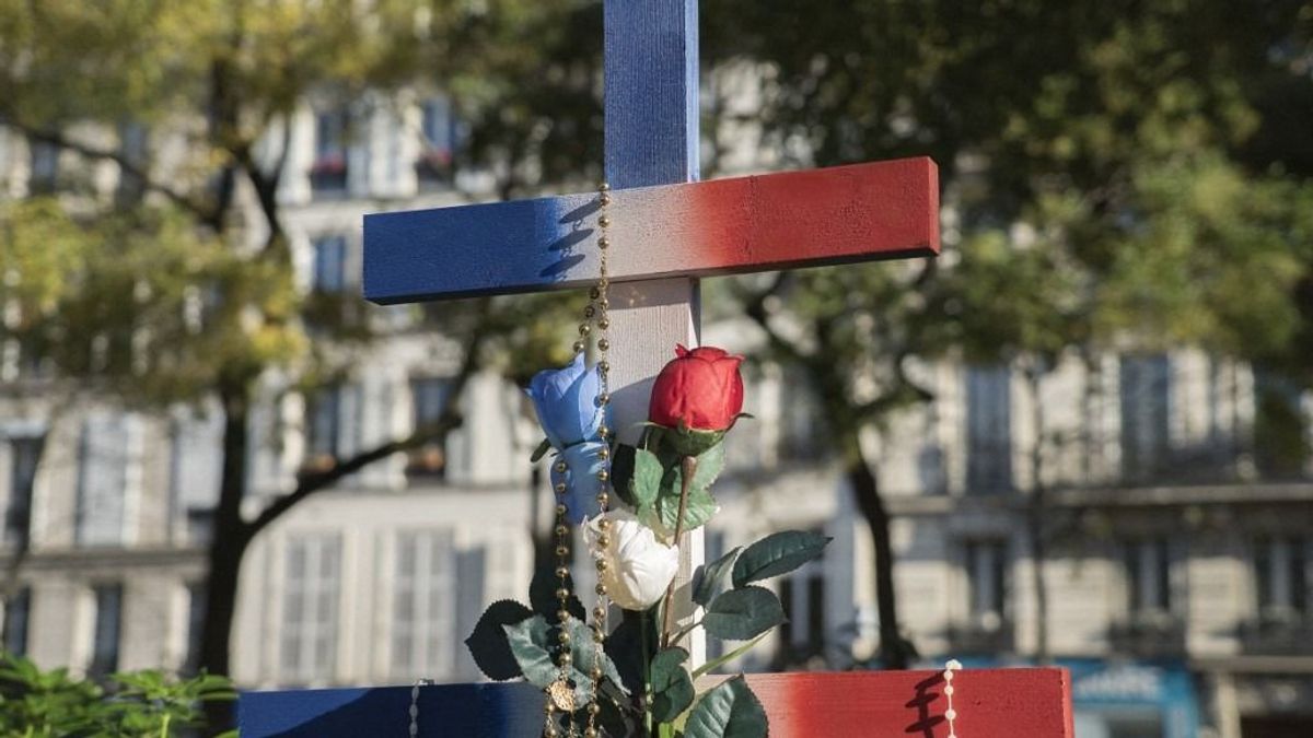 Tíz évvel a Bataclan-mészárlás után – Párizs még mindig viseli a sebeket + videó