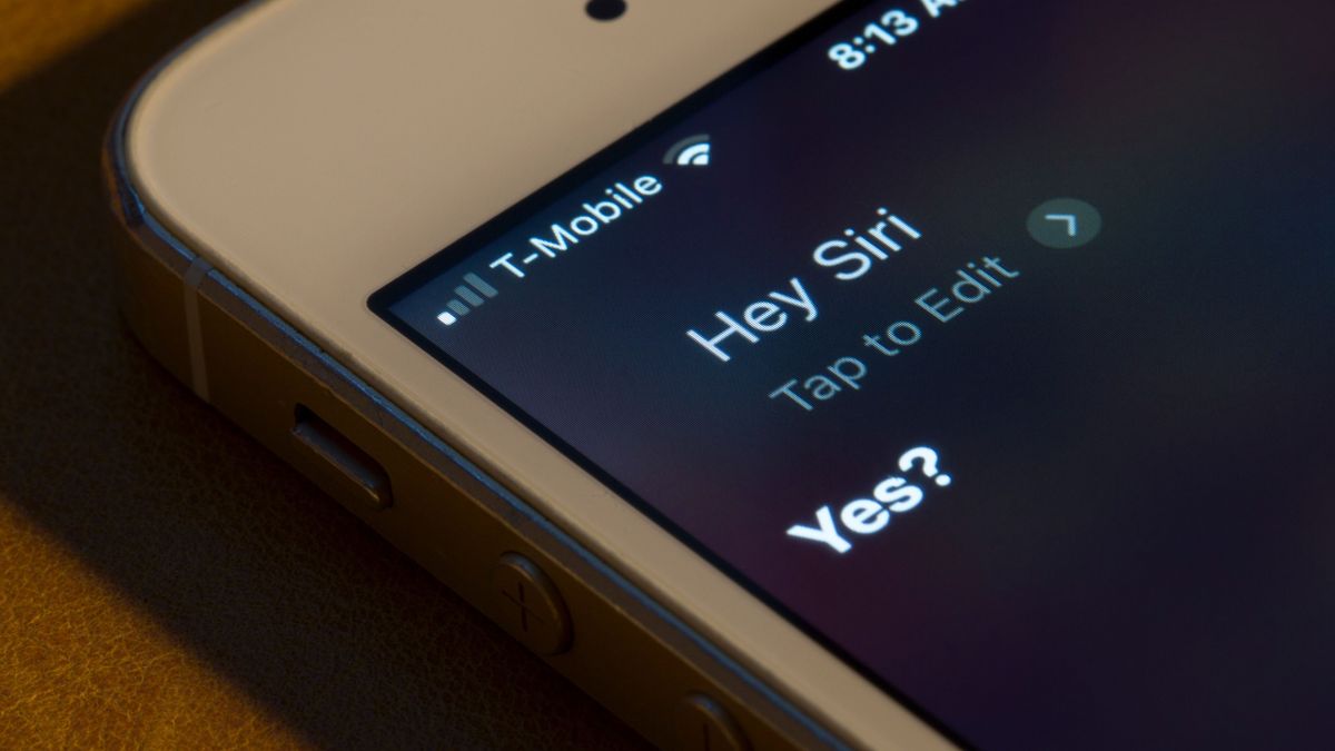 Kínos: az Apple legfőbb versenytársát, a Google-t kéri a Siri frissítésére