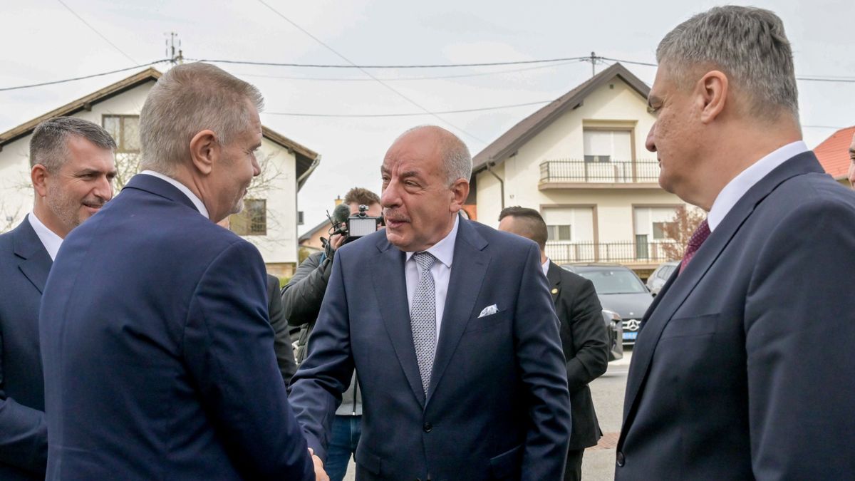 Sulyok Tamás magyar köztársasági elnök és Zoran Milanovic horvát köztársasági elnök Fotó: Bruzák Noémi / MTI Fotószerkesztõség