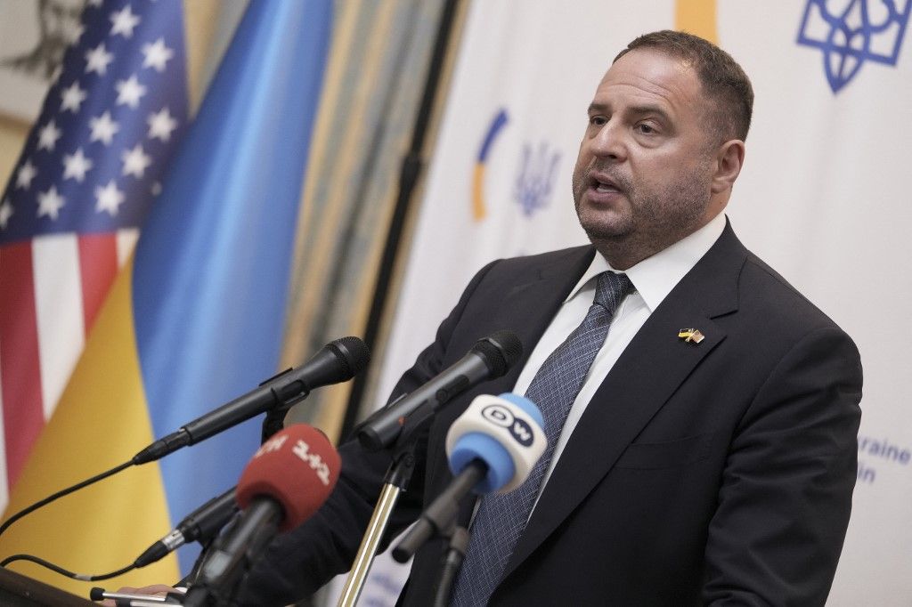 Tucker Carlson szerint a The Wall Street Journal falaz Andrij Jermaknak