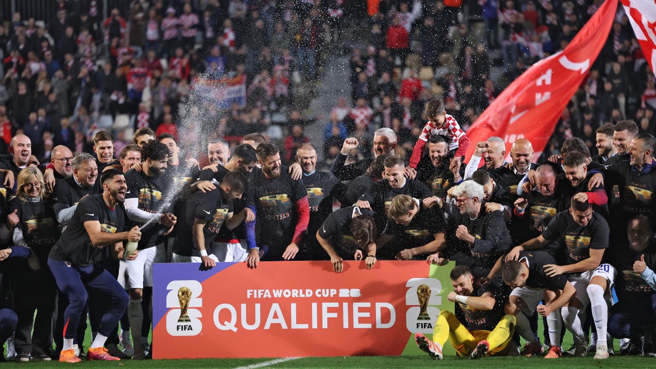 világbajnoki selejtezők
Croatian players, officials and their relatives celebrate their team's qualification for the World Cup at the end of the 2026 World Cup qualifiers Europe zone group L football match between Croatia and Faroe Islands at the Stadion