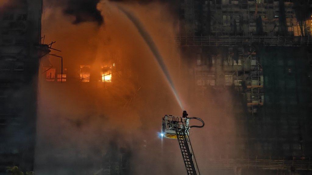 Tűzoltó is van a hongkongi tragédia áldozatai között